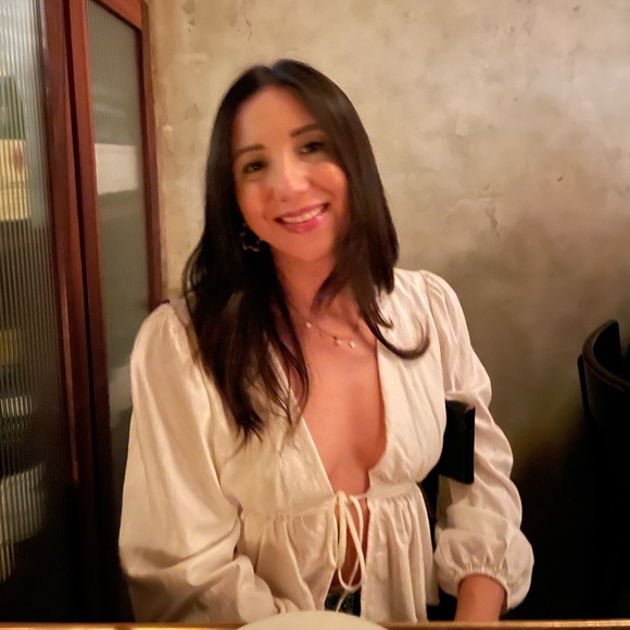 Meet your Posher, Fernanda - Picture 1 of 5